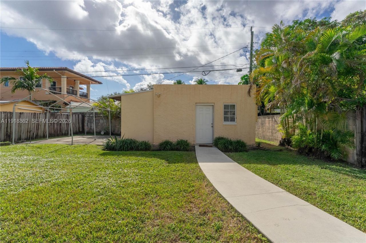 4250 SW 10th St, Miami, FL 33134 Photo