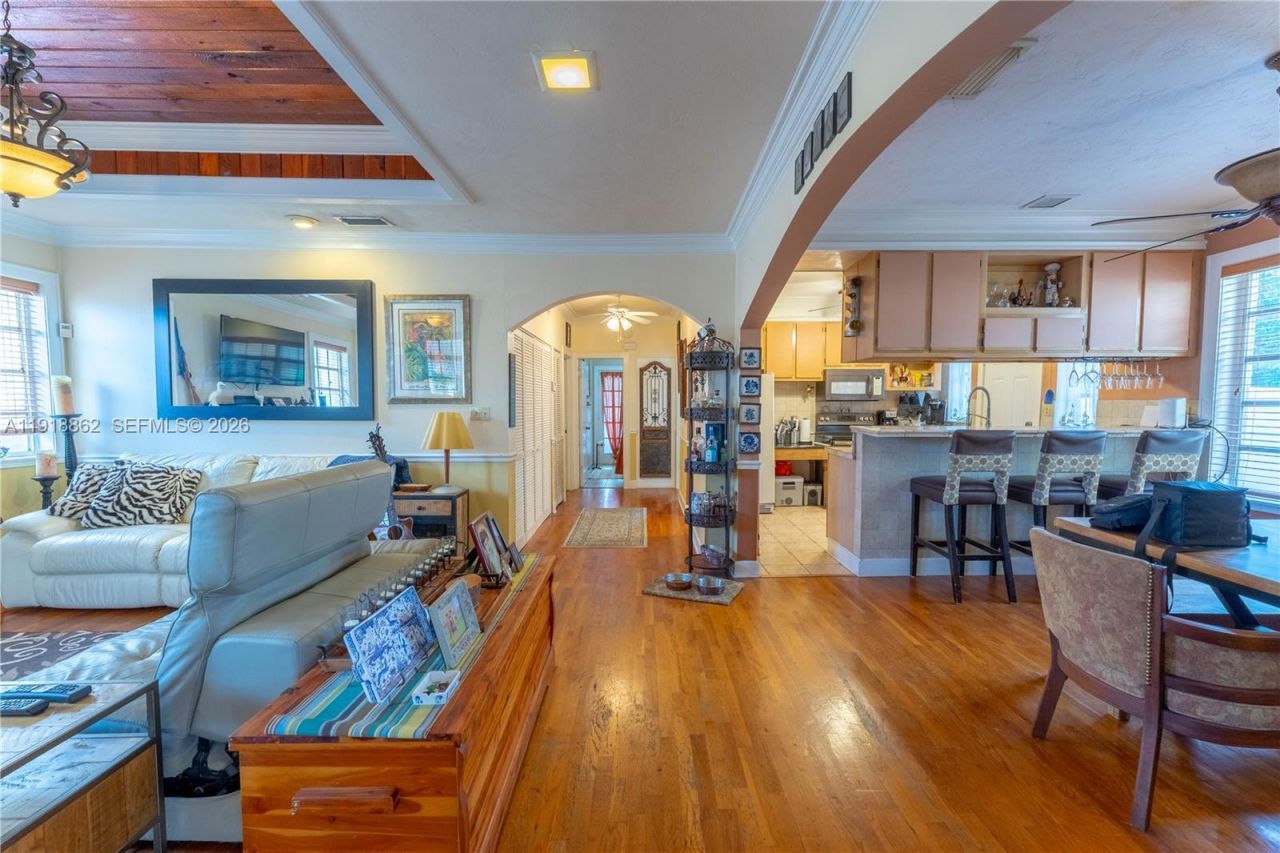 4250 SW 10th St, Miami, FL 33134 Photo