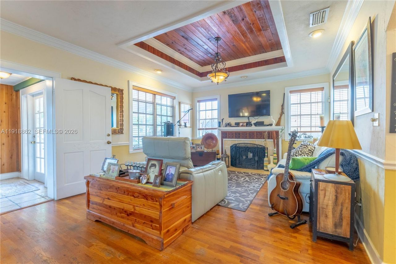 4250 SW 10th St, Miami, FL 33134 Photo