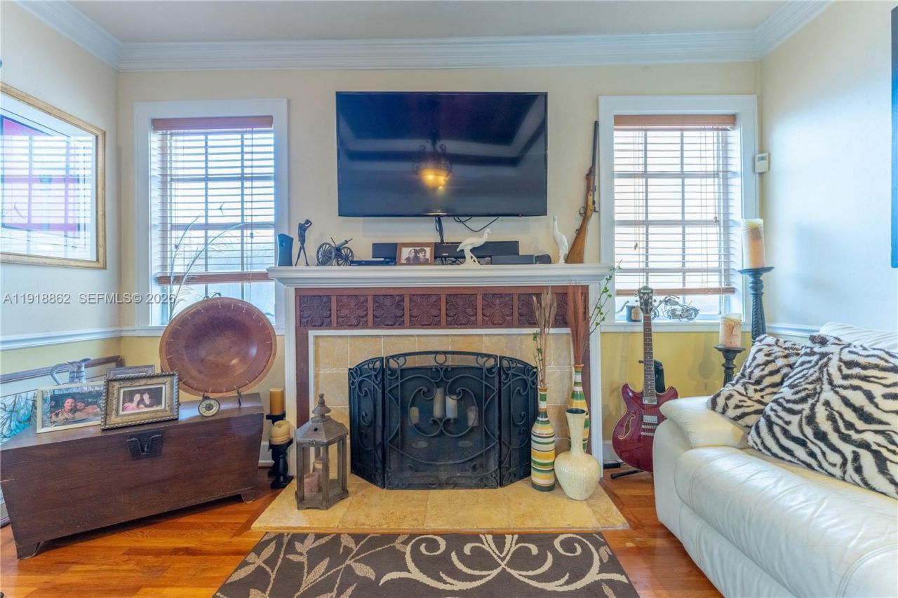 4250 SW 10th St, Miami, FL 33134 Photo