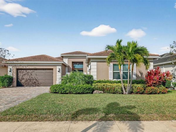 11904 SW Sailfish Isles Way, Port St. Lucie, FL 34987