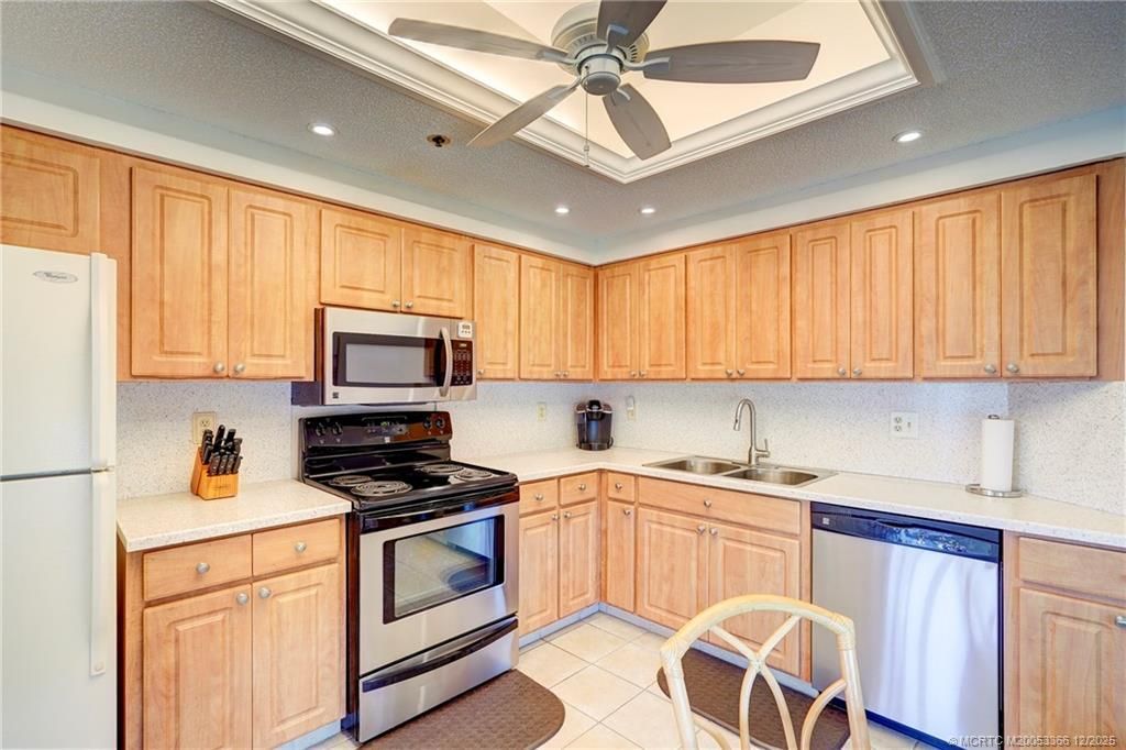 221 NE Plantation Road, Unit 407, Stuart, FL 34996 Photo