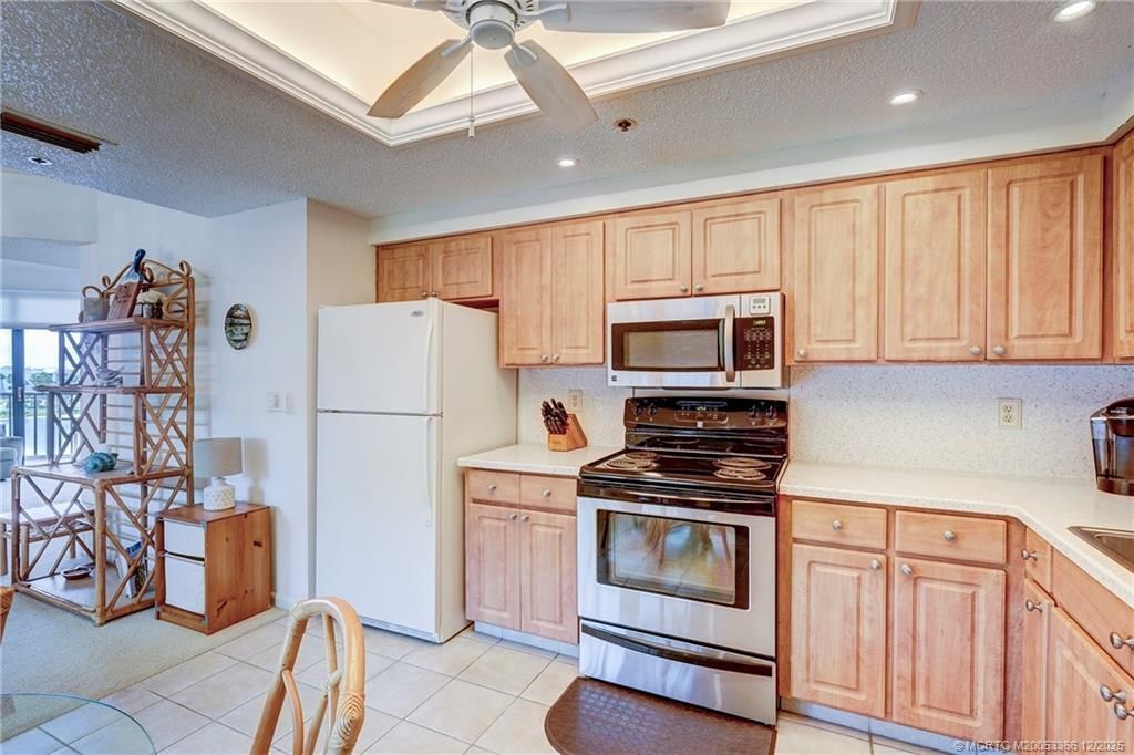 221 NE Plantation Road, Unit 407, Stuart, FL 34996 Photo