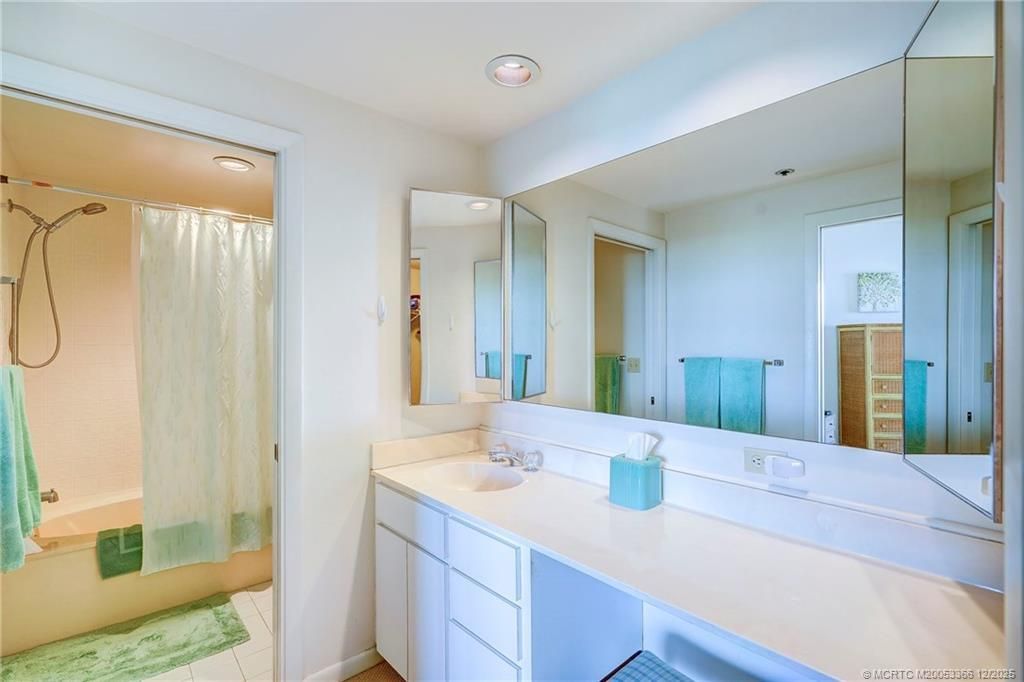 221 NE Plantation Road, Unit 407, Stuart, FL 34996 Photo