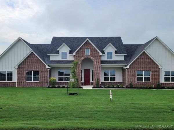 31820 E Two Socks Drive, Broken Arrow, OK 74014