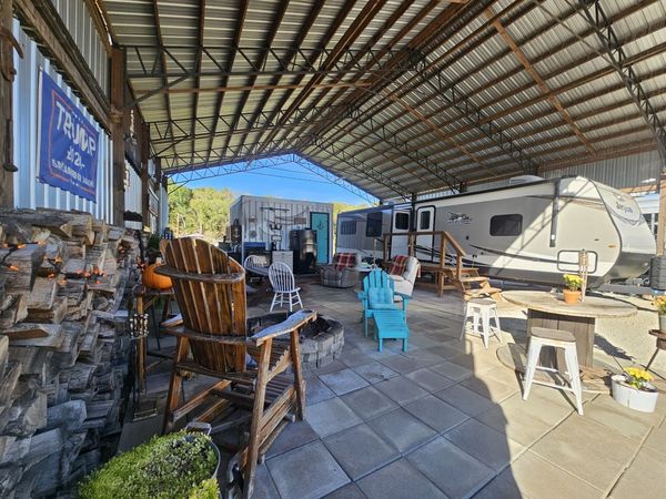 1008 Wc Pickett , Clifton, TN 38425