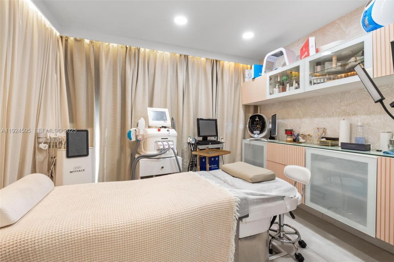 2710 SW 87th Ave, Miami, FL 33165 Photo