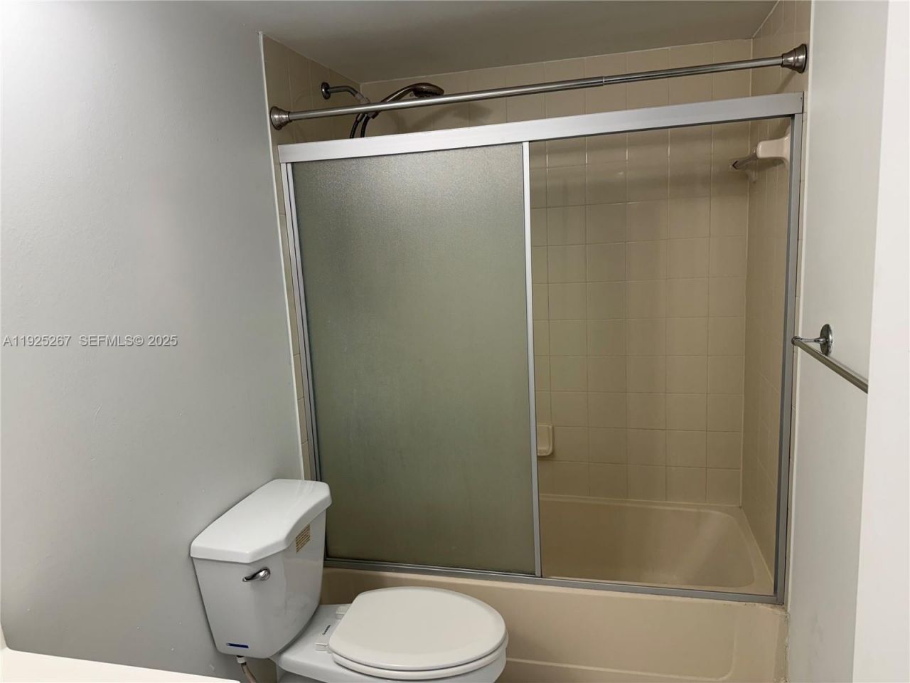 8630 NW 5th Ter, Unit 16-210, Miami, FL 33126 Photo