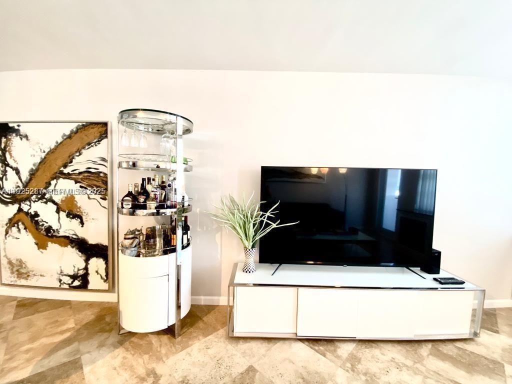 100 Lincoln Rd, Unit 608, Miami Beach, FL 33139 Photo