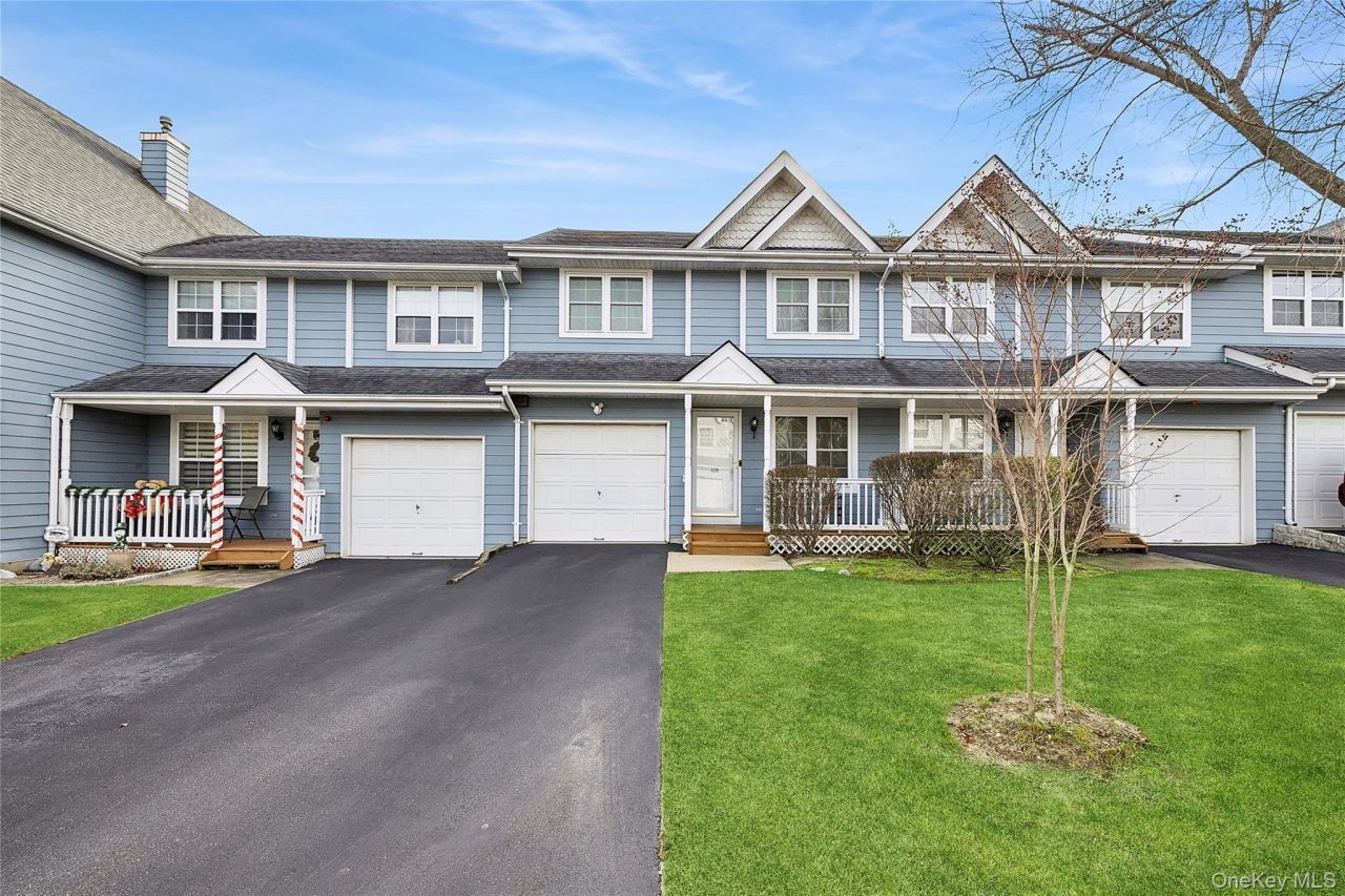 106 Northwood Boulevard, Central Islip, NY 11722 Main Photo