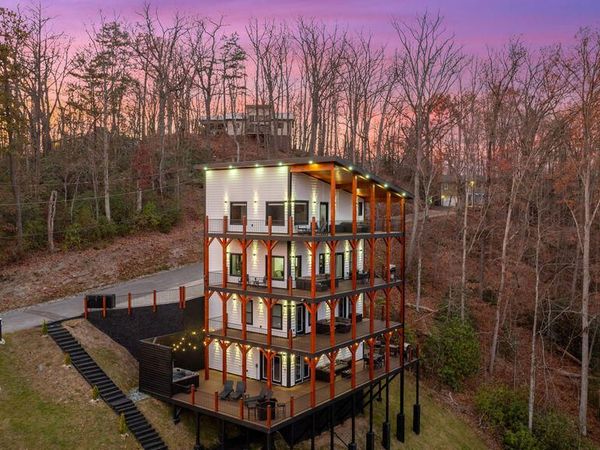 611 IVY Road, Gatlinburg, TN 37738