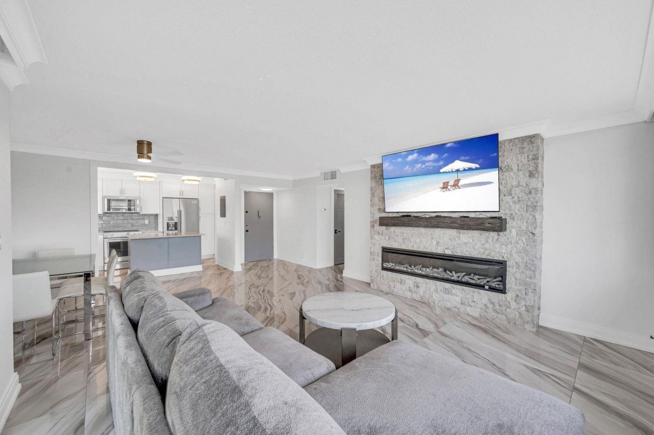 1817 S Ocean Drive, Unit 215, Hallandale Beach, FL 33009 Photo