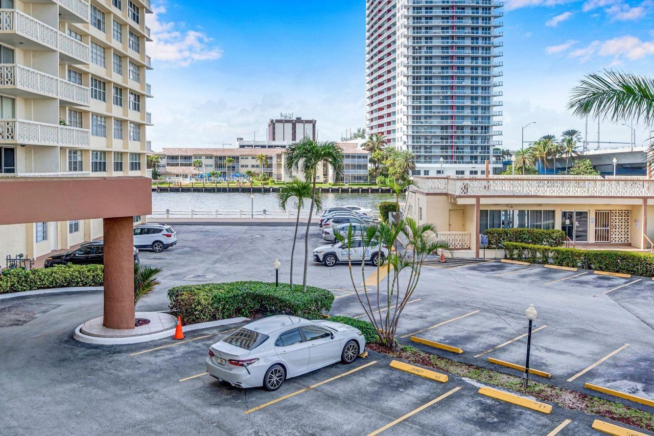 1817 S Ocean Drive, Unit 215, Hallandale Beach, FL 33009 Photo