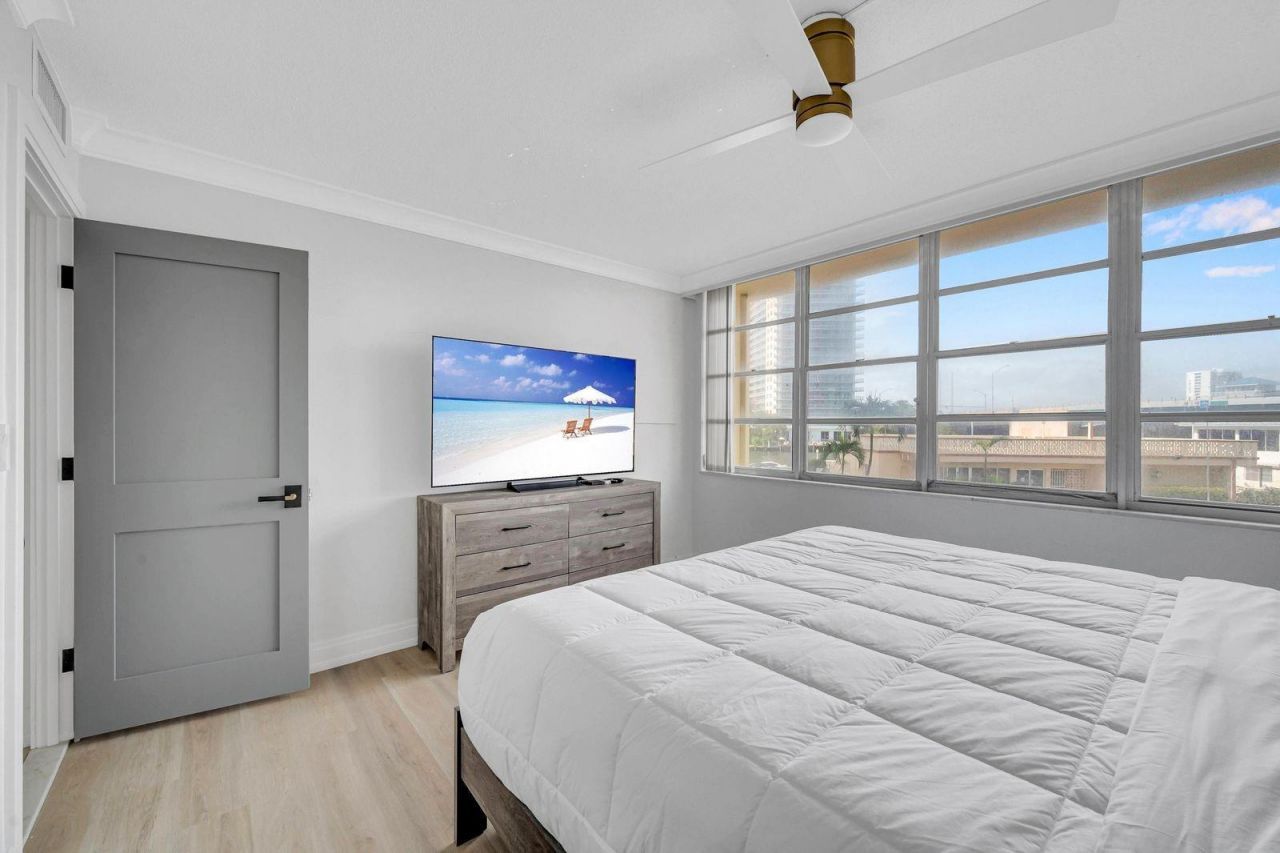 1817 S Ocean Drive, Unit 215, Hallandale Beach, FL 33009 Photo