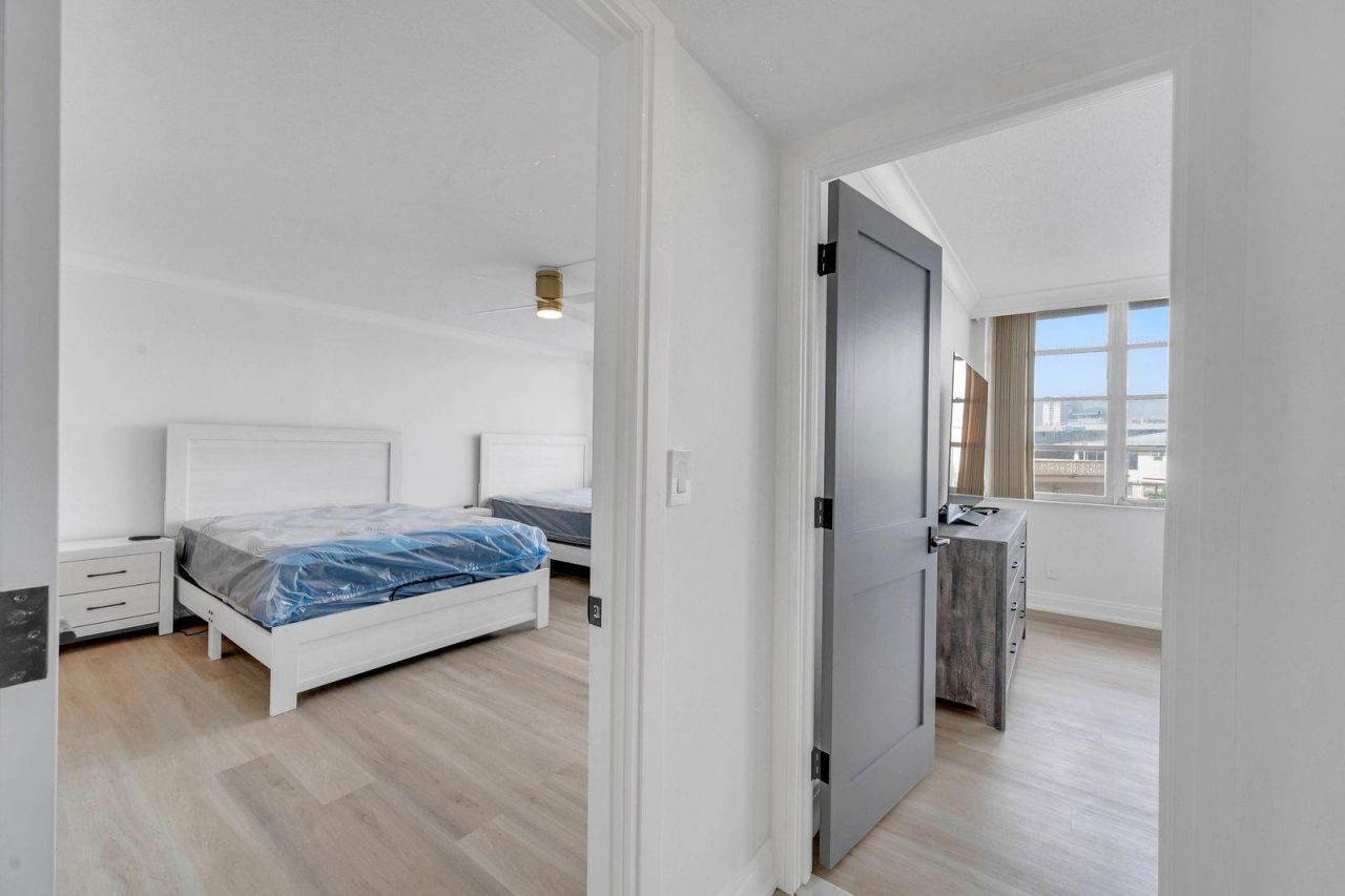 1817 S Ocean Drive, Unit 215, Hallandale Beach, FL 33009 Photo