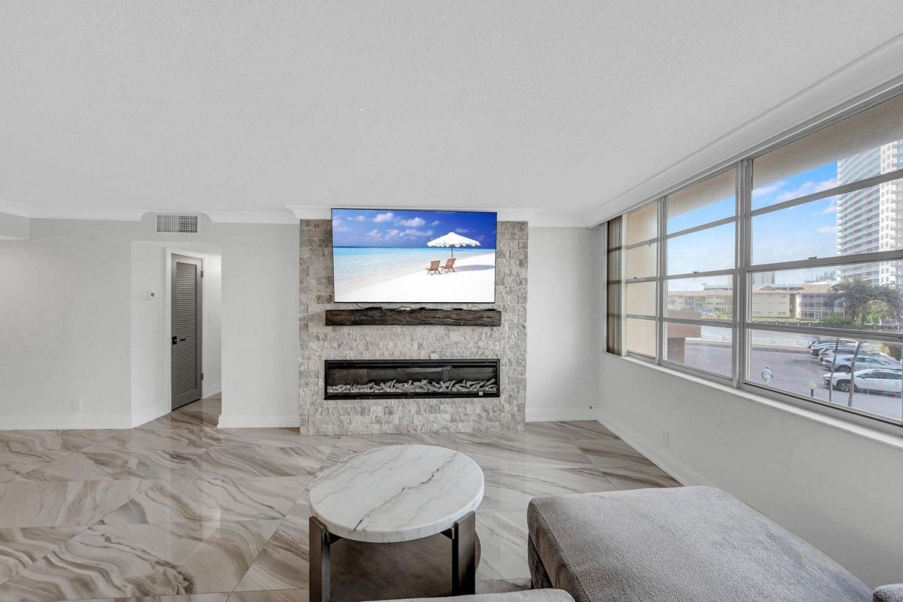 1817 S Ocean Drive, Unit 215, Hallandale Beach, FL 33009 Photo