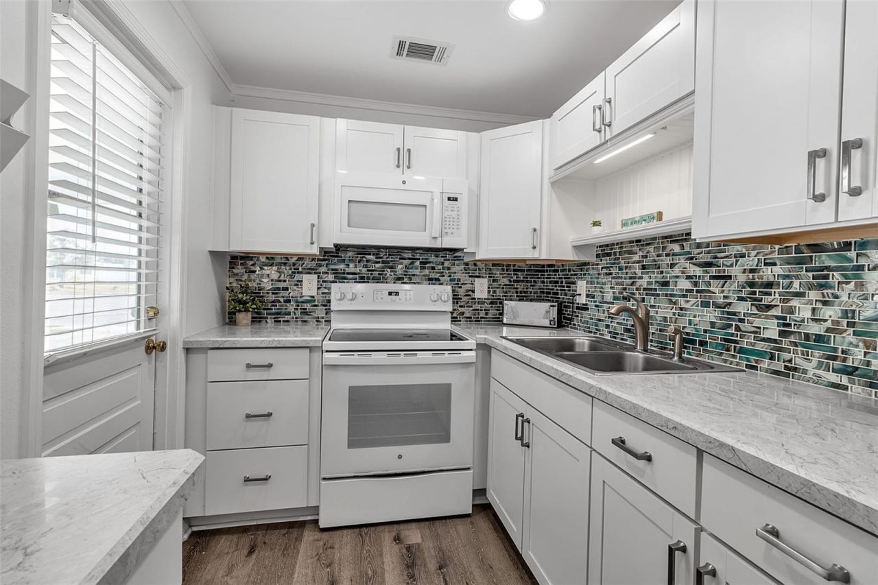 2305 Bayshore Gardens Parkway, Bradenton, FL 34207 Photo