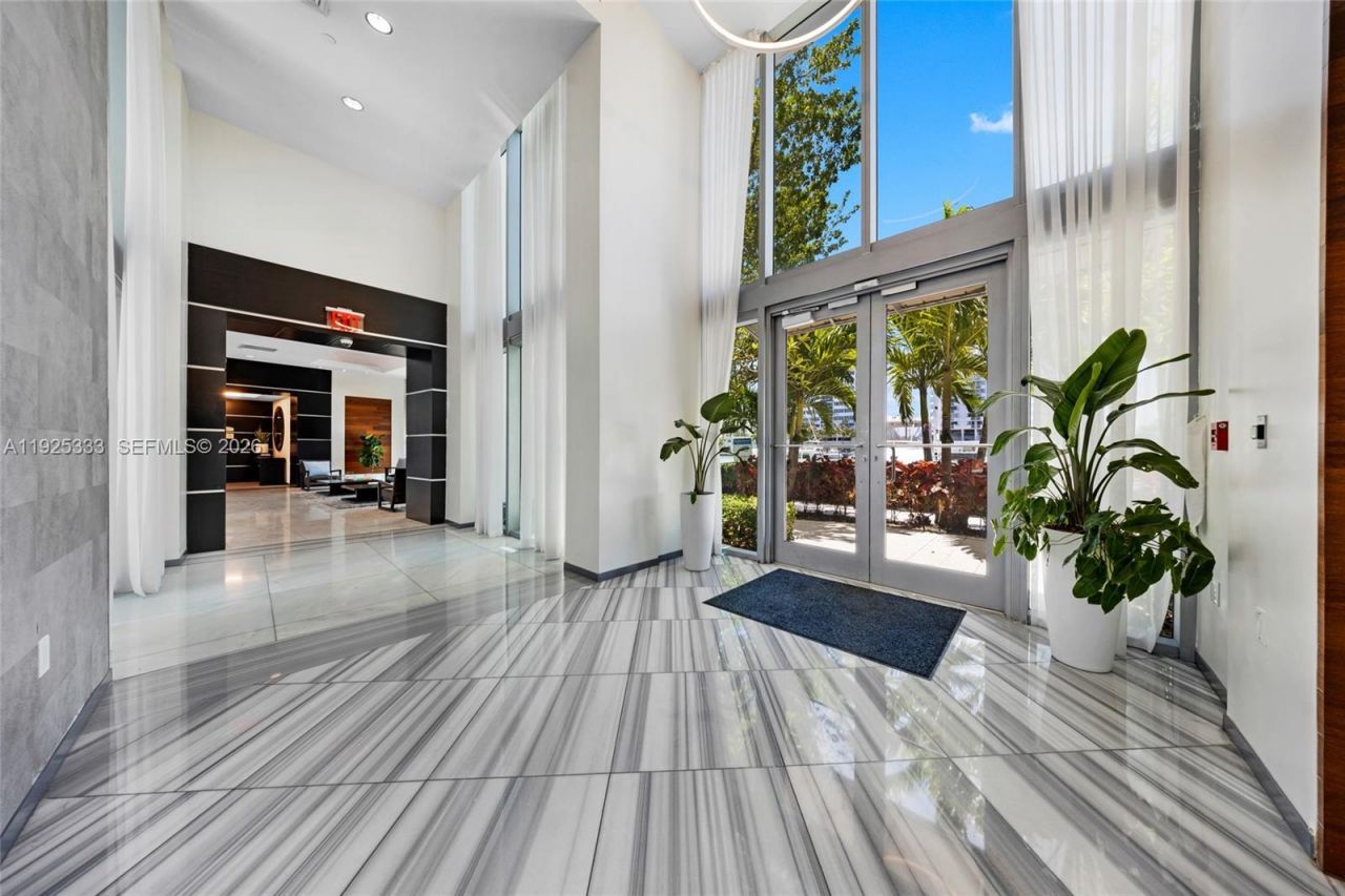 7930 East Dr, Unit 506, North Bay Village, FL 33141 Photo