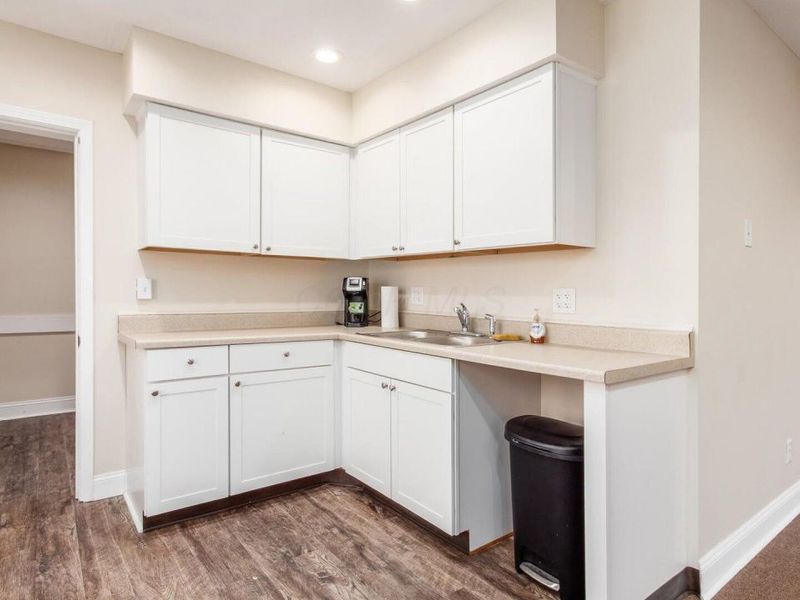 2582 Cleveland Avenue , Columbus, OH 43211 Photo 18