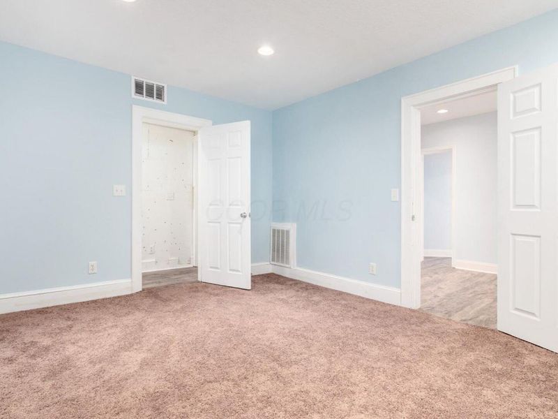 2582 Cleveland Avenue , Columbus, OH 43211 Photo 28