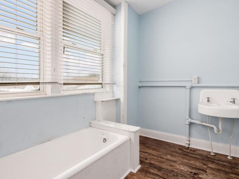 2582 Cleveland Avenue , Columbus, OH 43211 Photo 32