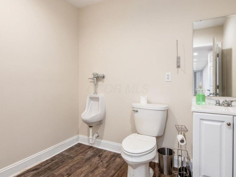 2582 Cleveland Avenue , Columbus, OH 43211 Photo 33