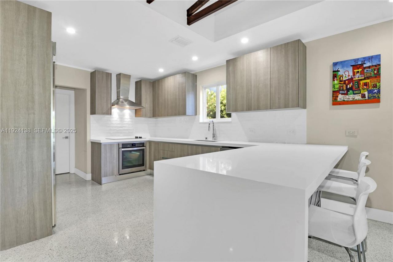 9008 Dickens Ave, Surfside, FL 33154 Photo