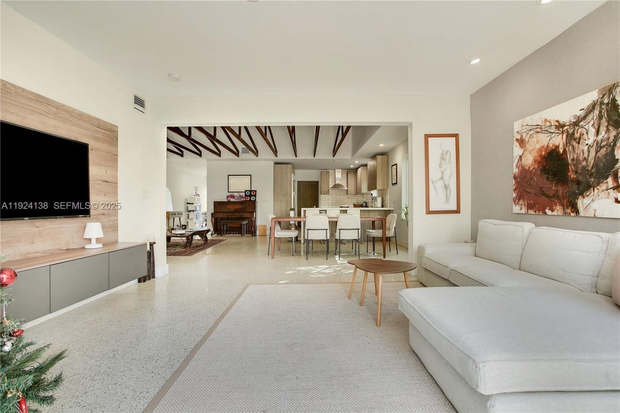 9008 Dickens Ave, Surfside, FL 33154 Photo