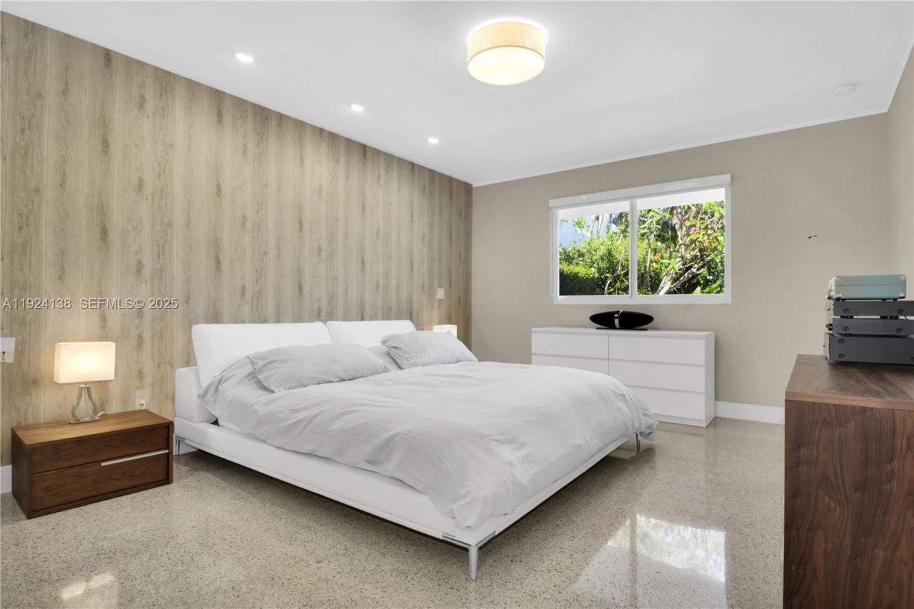 9008 Dickens Ave, Surfside, FL 33154 Photo