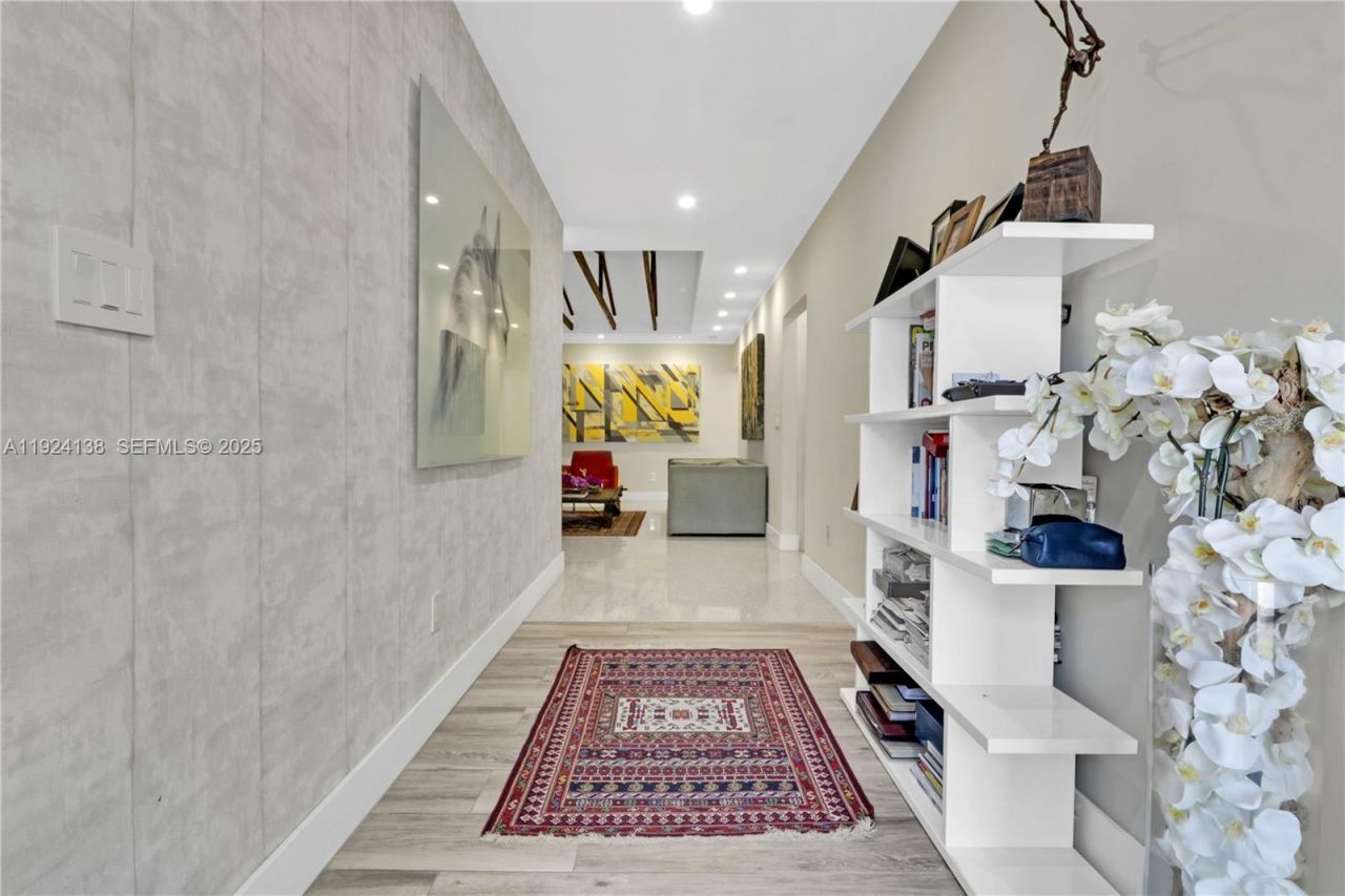 9008 Dickens Ave, Surfside, FL 33154 Photo