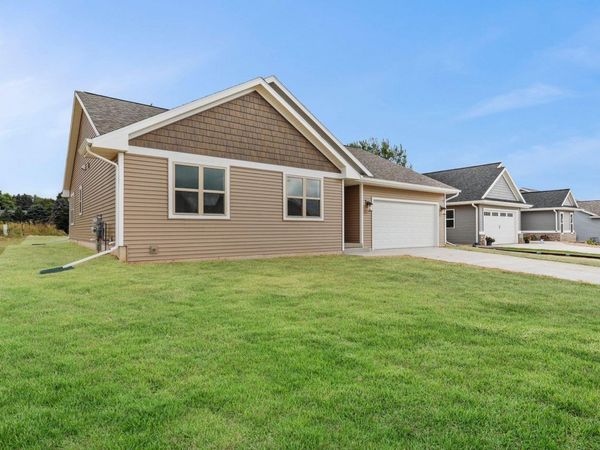 333 Dahlia Drive, Unit 29, Stoughton, WI 53589