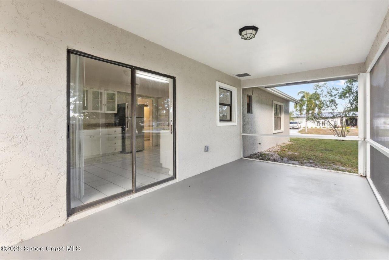 402 SW Sansom Lane, Port Saint Lucie, FL 34953 Photo