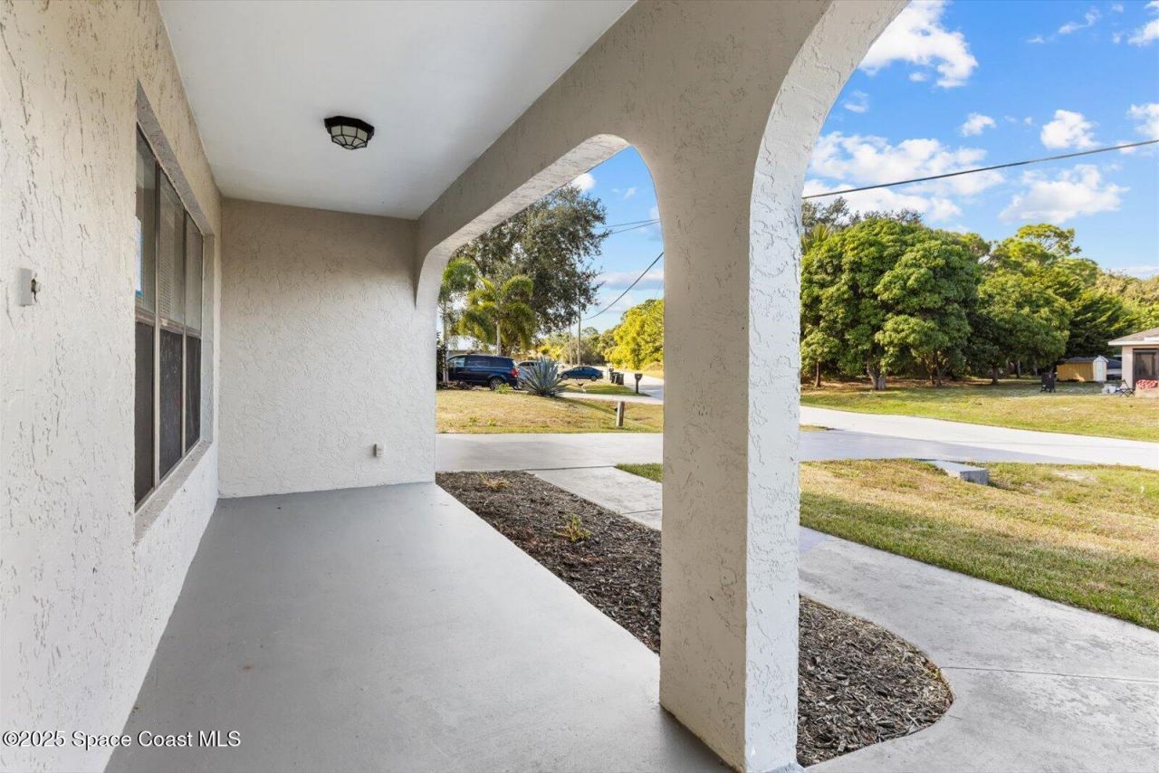 402 SW Sansom Lane, Port Saint Lucie, FL 34953 Photo