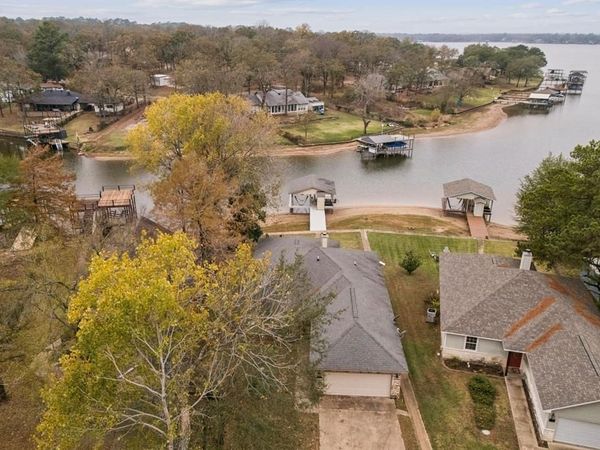 184 Oak Hills Drive, Mabank, TX 75156