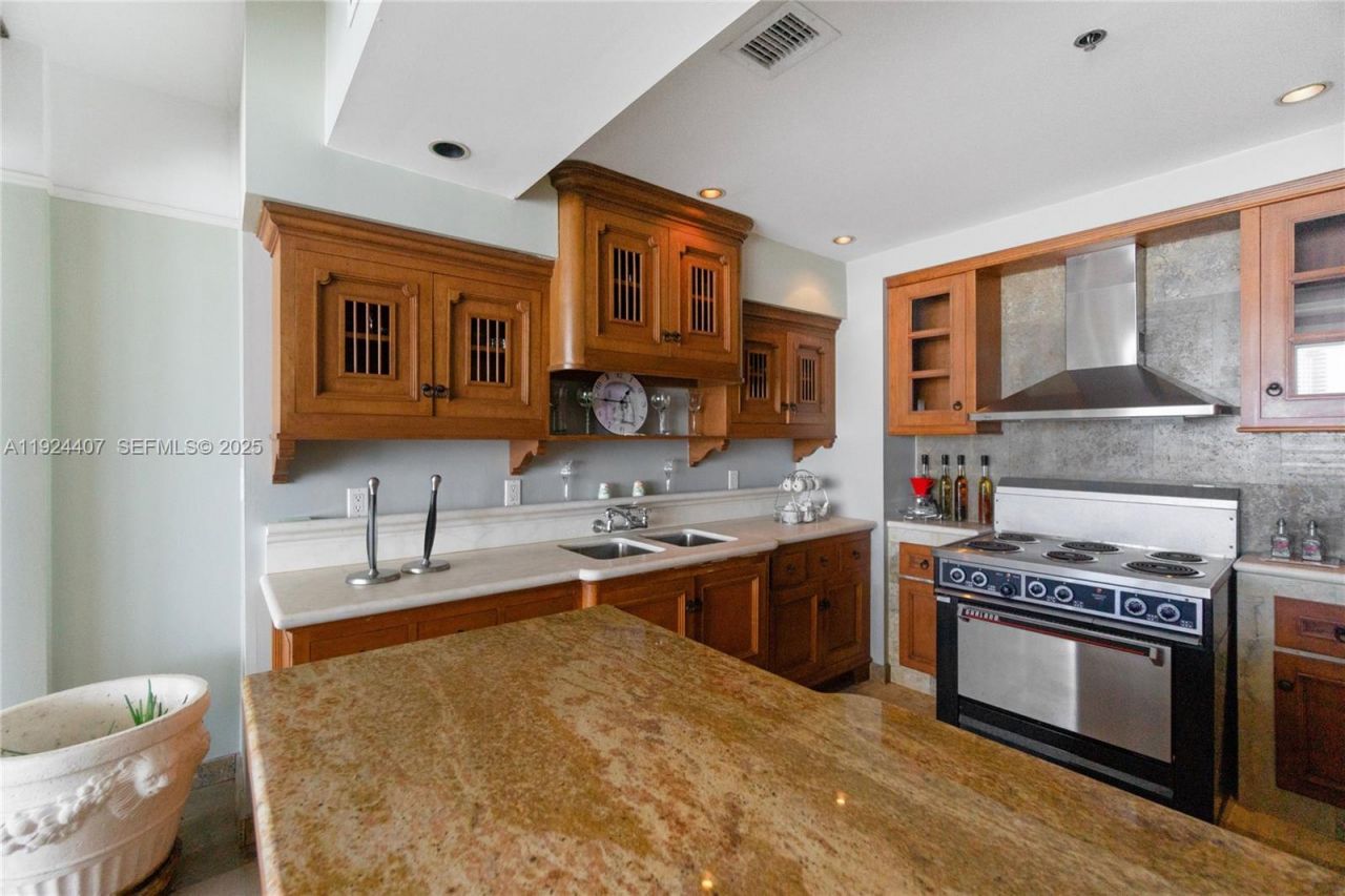 100 Lincoln Rd, Unit PH8, Miami Beach, FL 33139 Photo