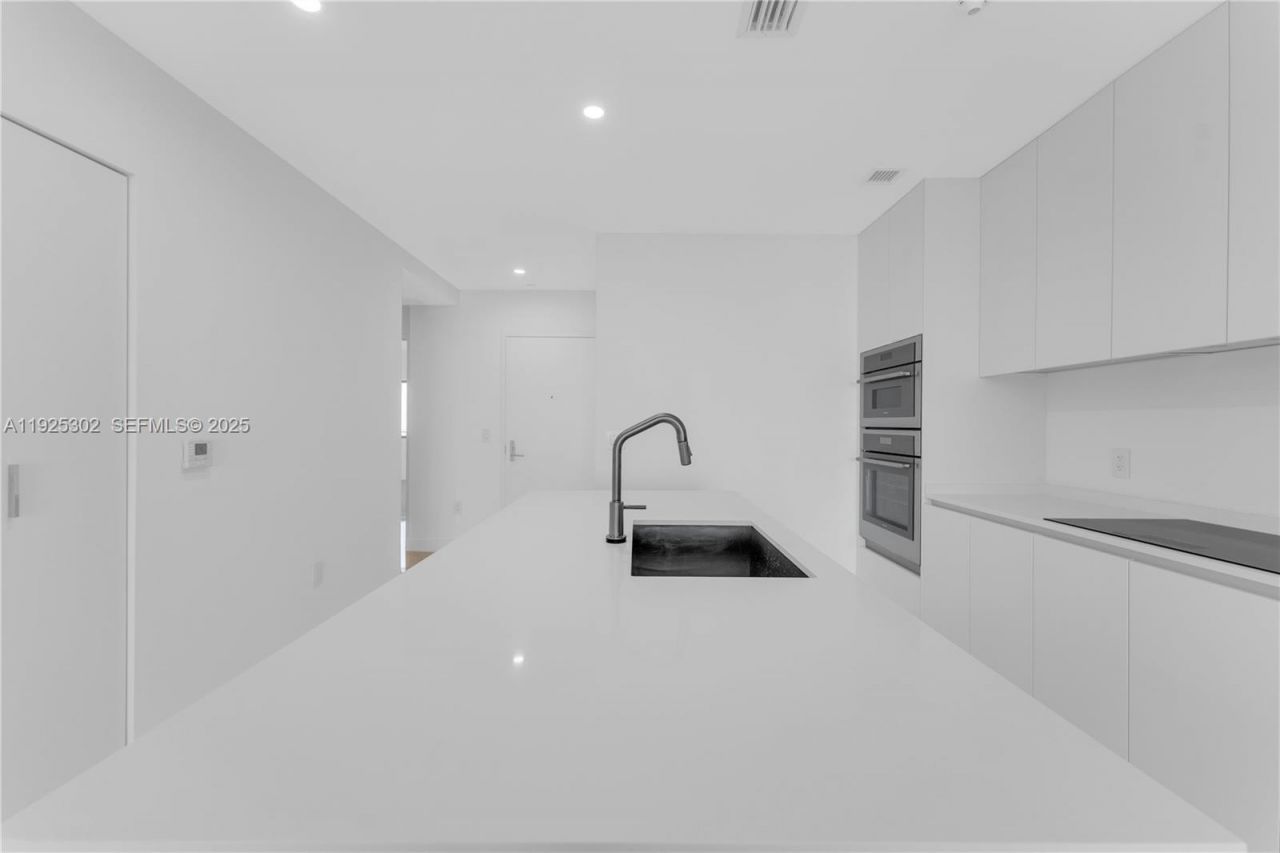 700 NE 24th St, Unit 4402, Miami, FL 33137 Photo