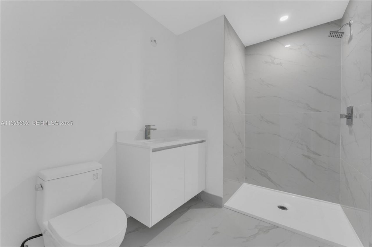 700 NE 24th St, Unit 4402, Miami, FL 33137 Photo