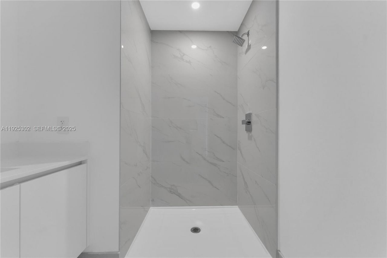 700 NE 24th St, Unit 4402, Miami, FL 33137 Photo