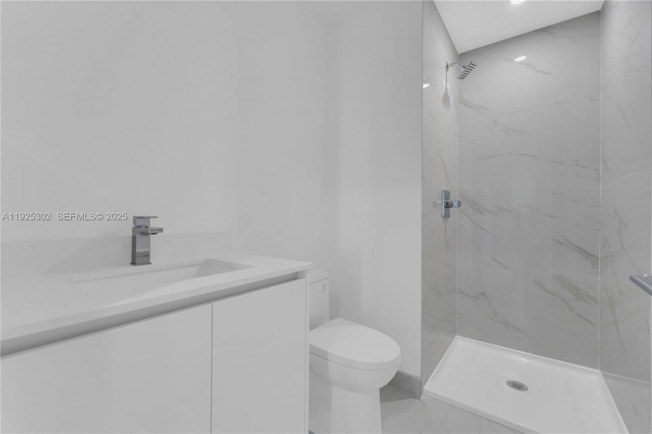 700 NE 24th St, Unit 4402, Miami, FL 33137 Photo