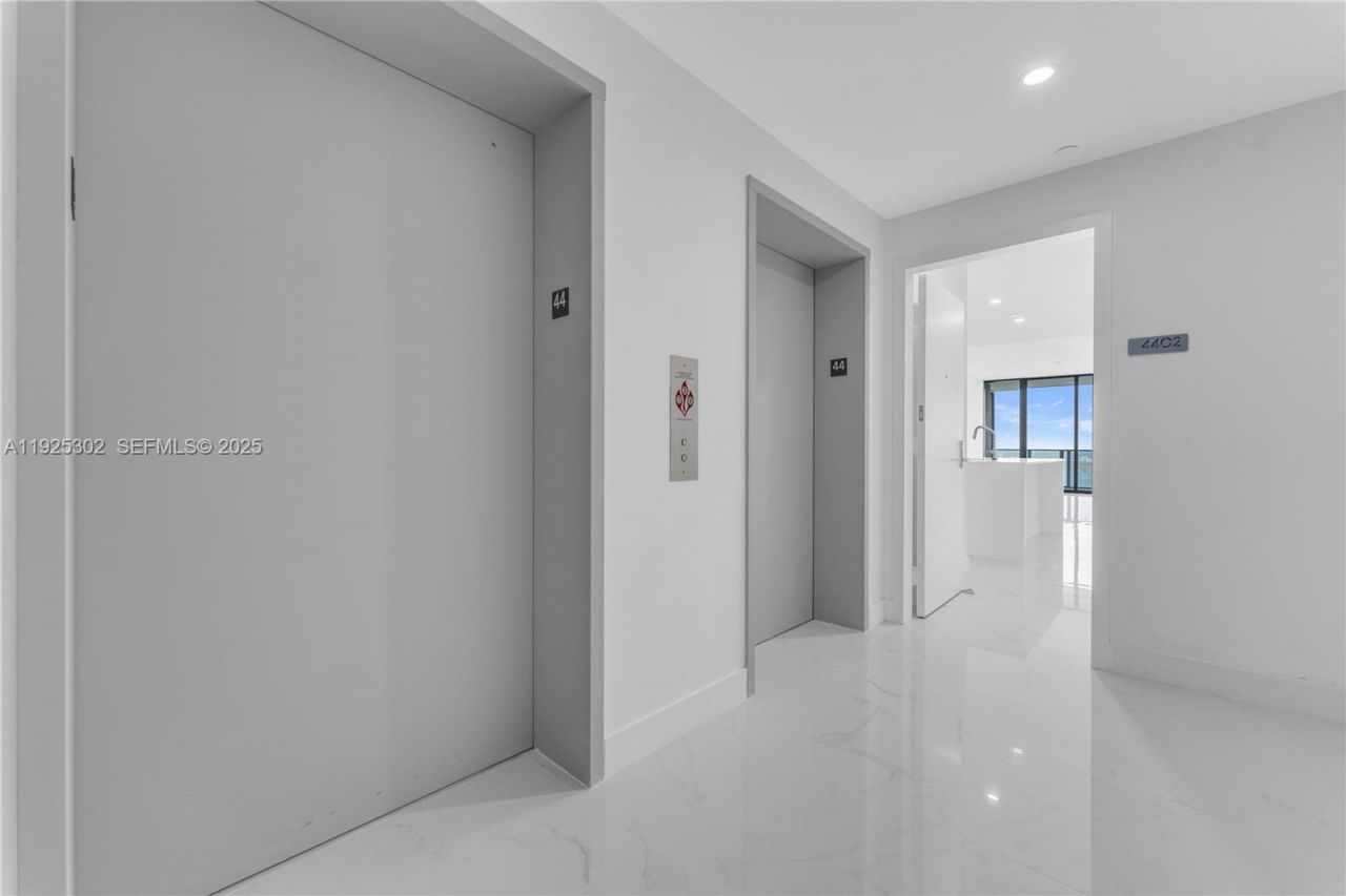 700 NE 24th St, Unit 4402, Miami, FL 33137 Photo