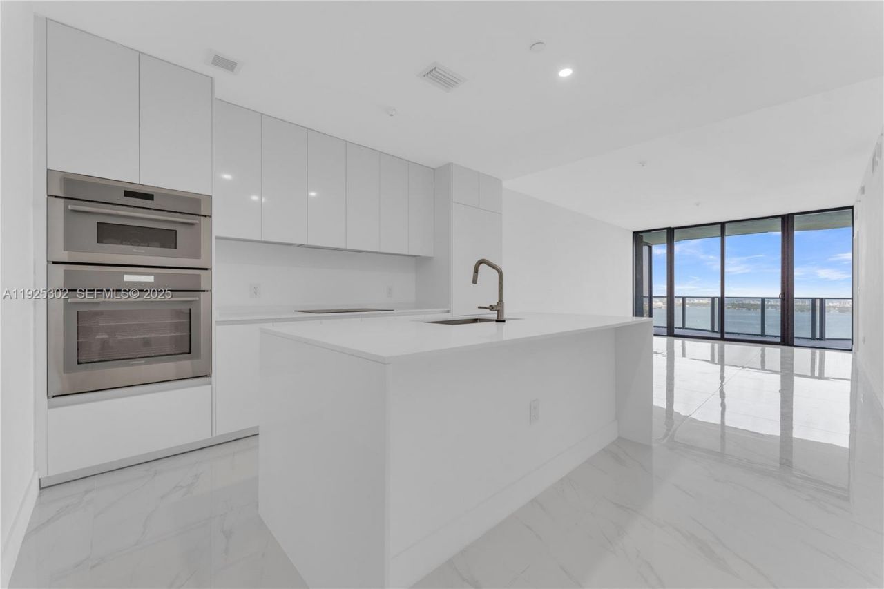 700 NE 24th St, Unit 4402, Miami, FL 33137 Photo