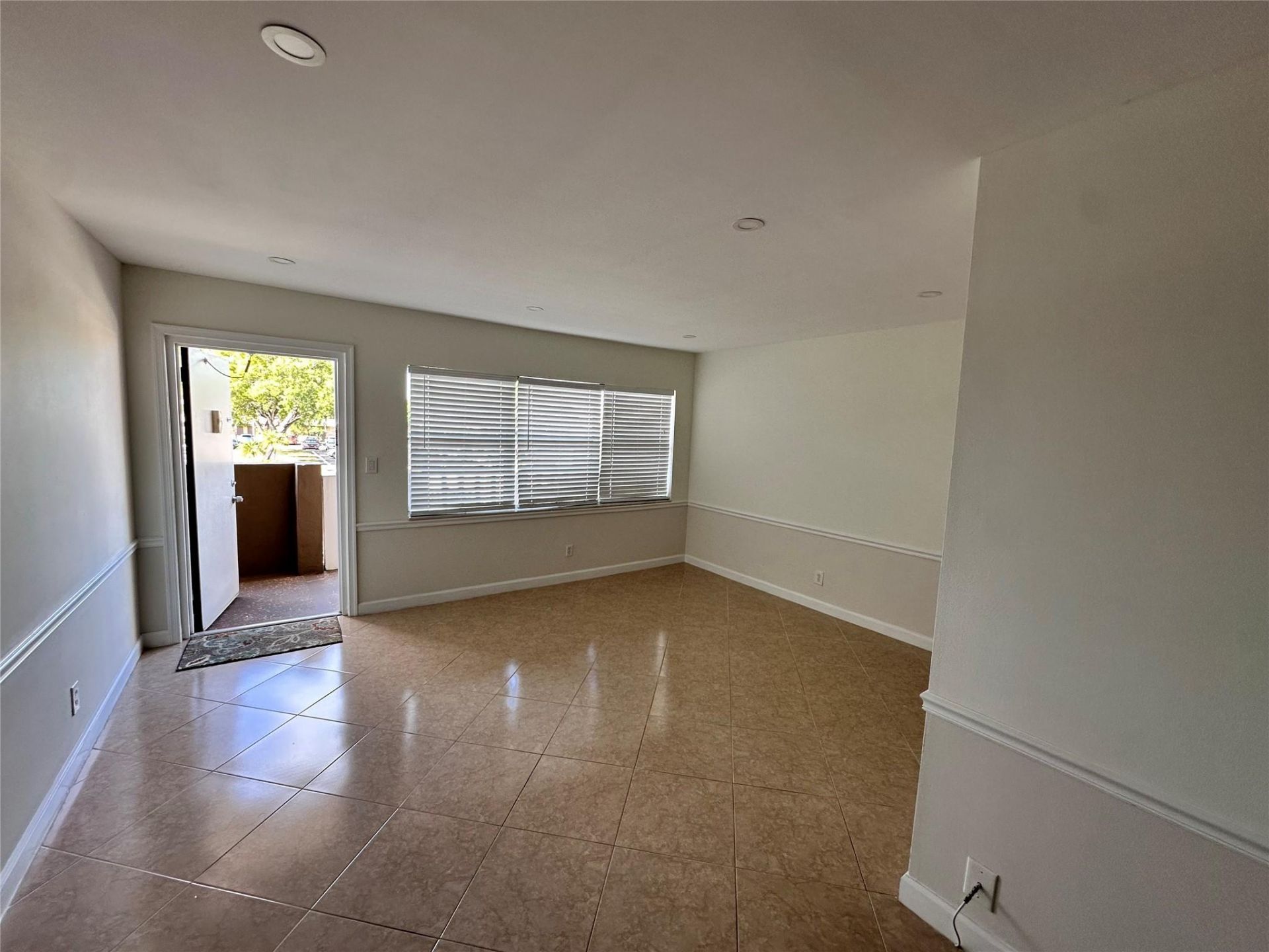 9101 Sunrise Lakes Boulevard, Unit 203, Sunrise, FL 33322 Photo