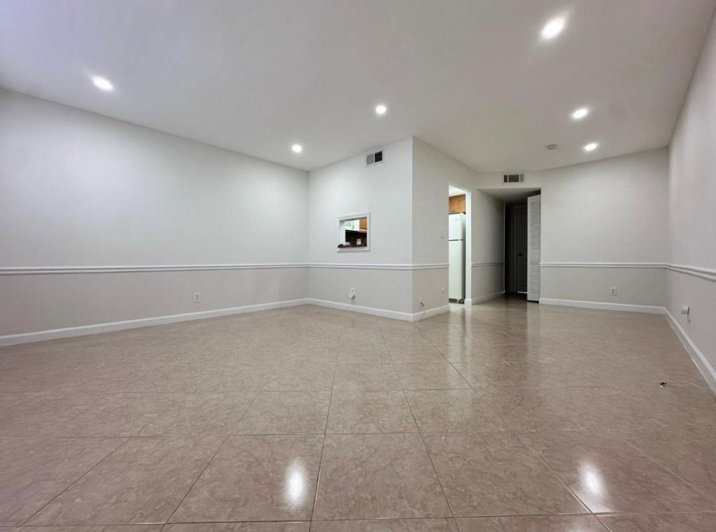 9101 Sunrise Lakes Boulevard, Unit 203, Sunrise, FL 33322 Photo