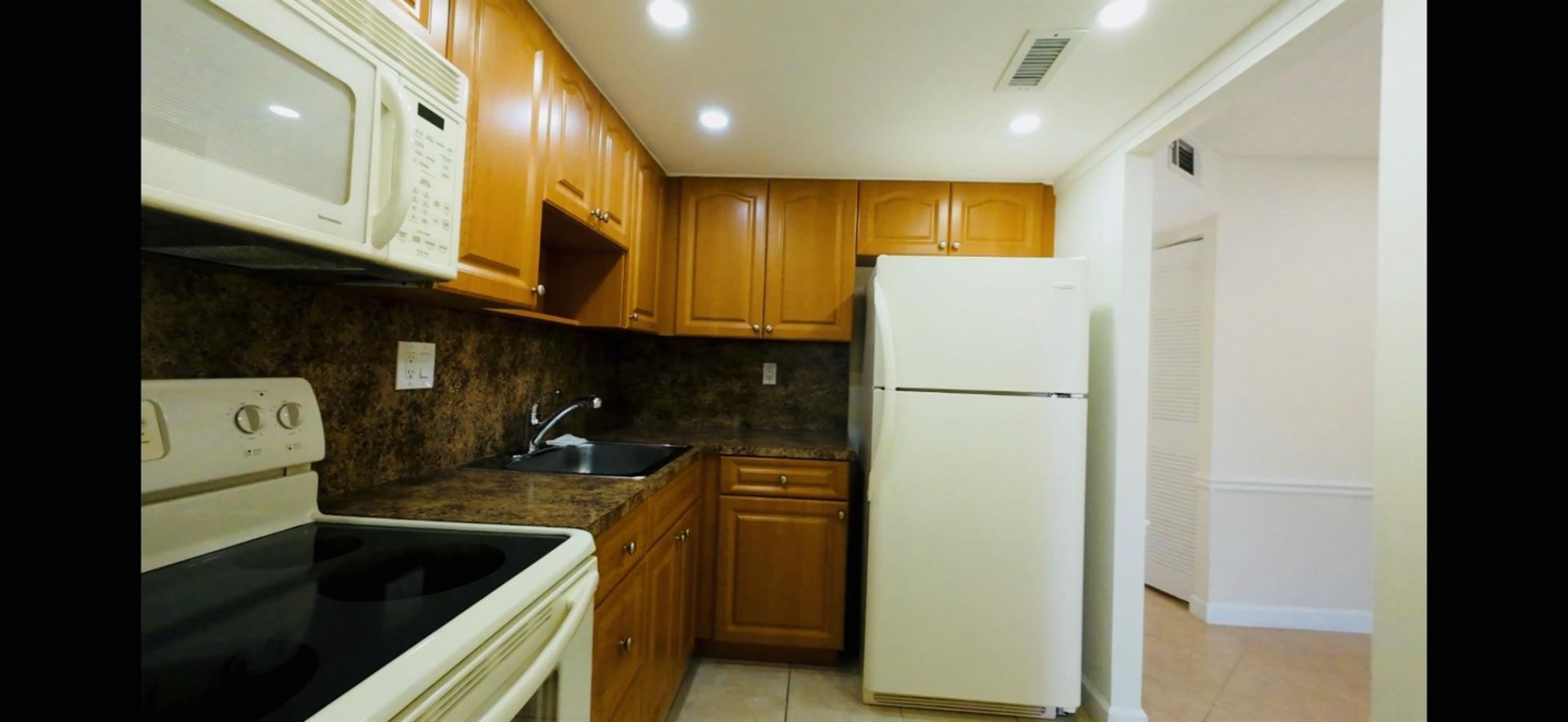 9101 Sunrise Lakes Boulevard, Unit 203, Sunrise, FL 33322 Photo