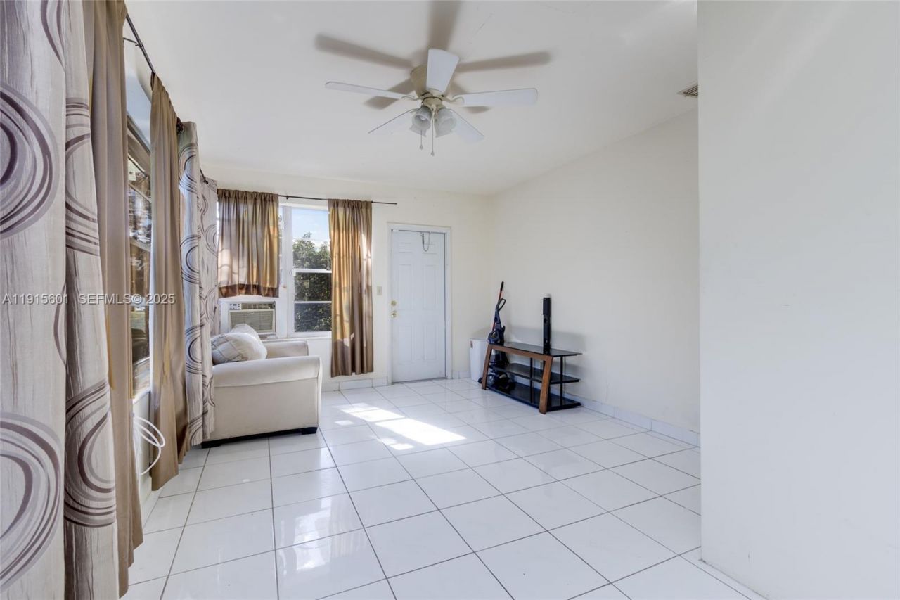 1264 NE 156th St, North Miami Beach, FL 33162 Photo