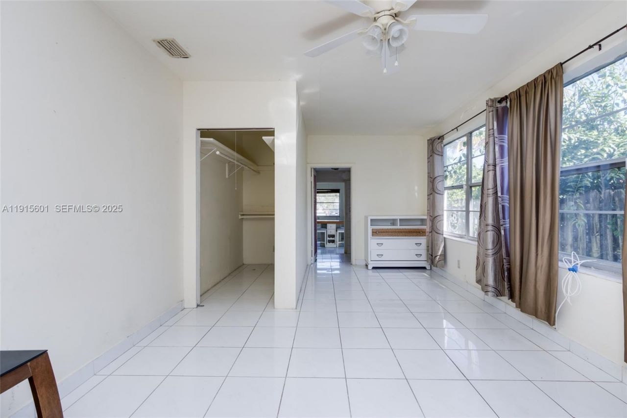 1264 NE 156th St, North Miami Beach, FL 33162 Photo