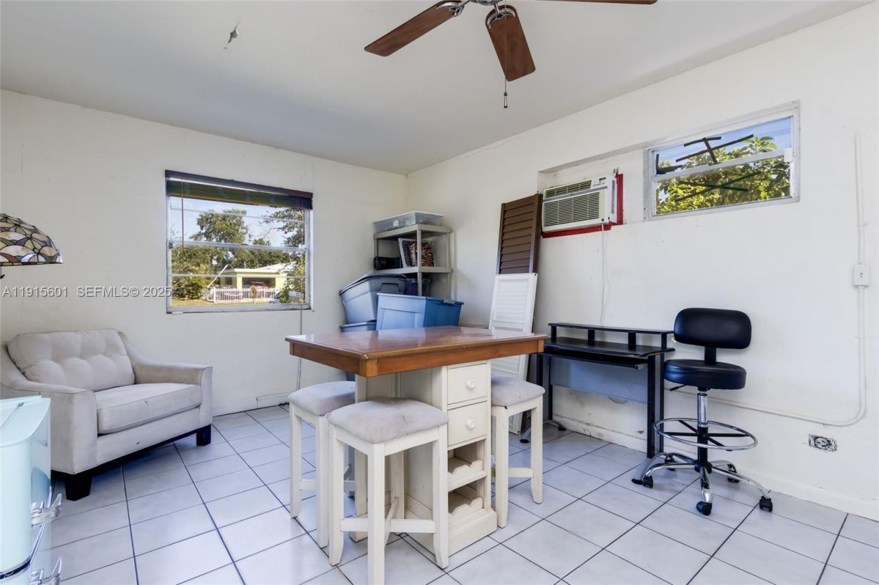 1264 NE 156th St, North Miami Beach, FL 33162 Photo