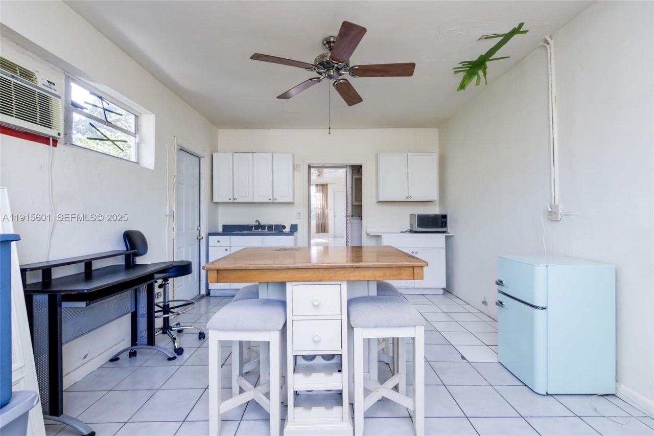 1264 NE 156th St, North Miami Beach, FL 33162 Photo