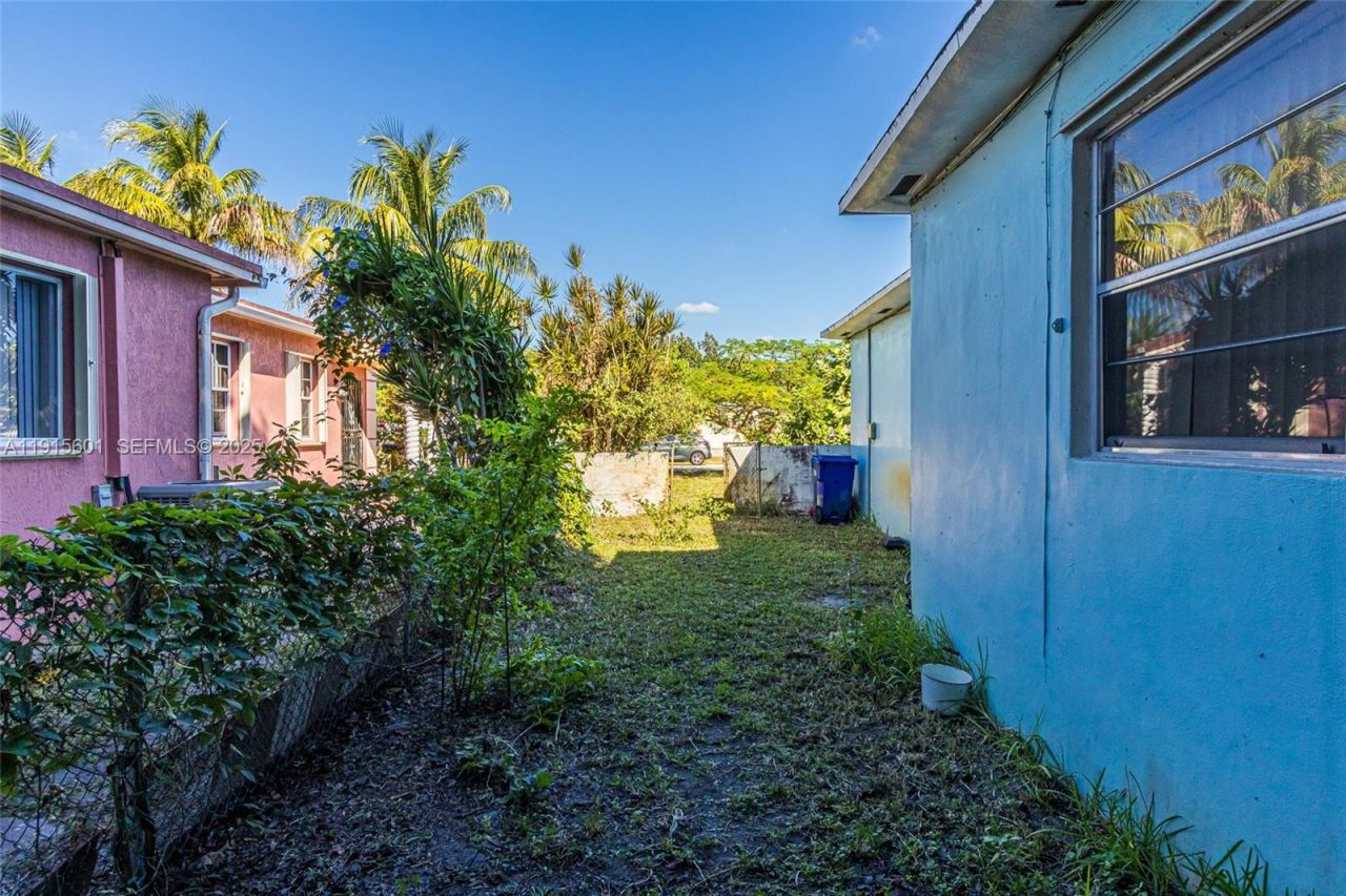 1264 NE 156th St, North Miami Beach, FL 33162 Photo