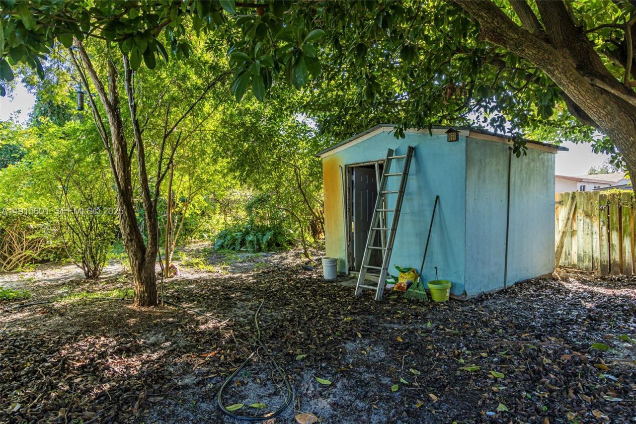 1264 NE 156th St, North Miami Beach, FL 33162 Photo